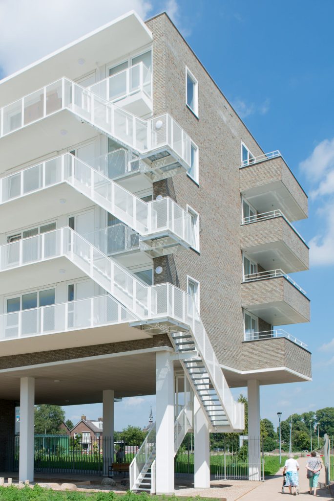 De Kaap in Hoogeveen aanzicht met balkon en gallerij