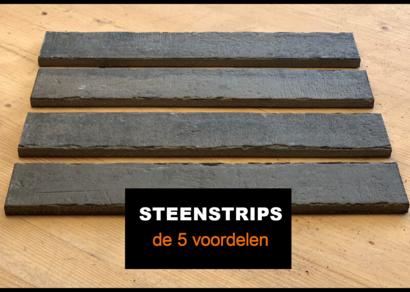 vier steenstrips op een houten achtergrond