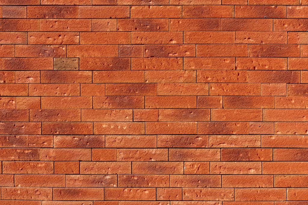 detail van gevel met steenstrip