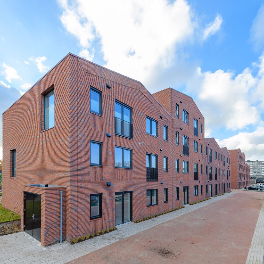 Uitgelicht PakhuisSneek achterkant gevelstenen aberson