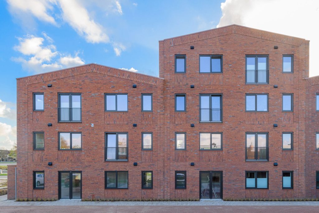 Uitgelicht PakhuisSneek achterkant van voren gevelstenen aberson