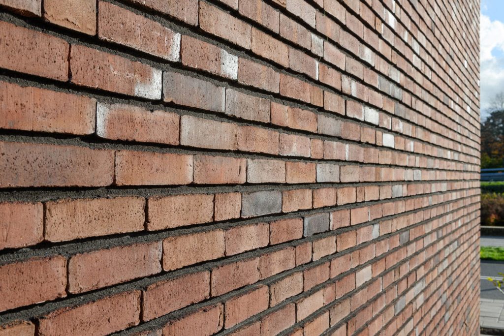 Uitgelicht PakhuisSneek detail metselwerk schuin gevelstenen aberson