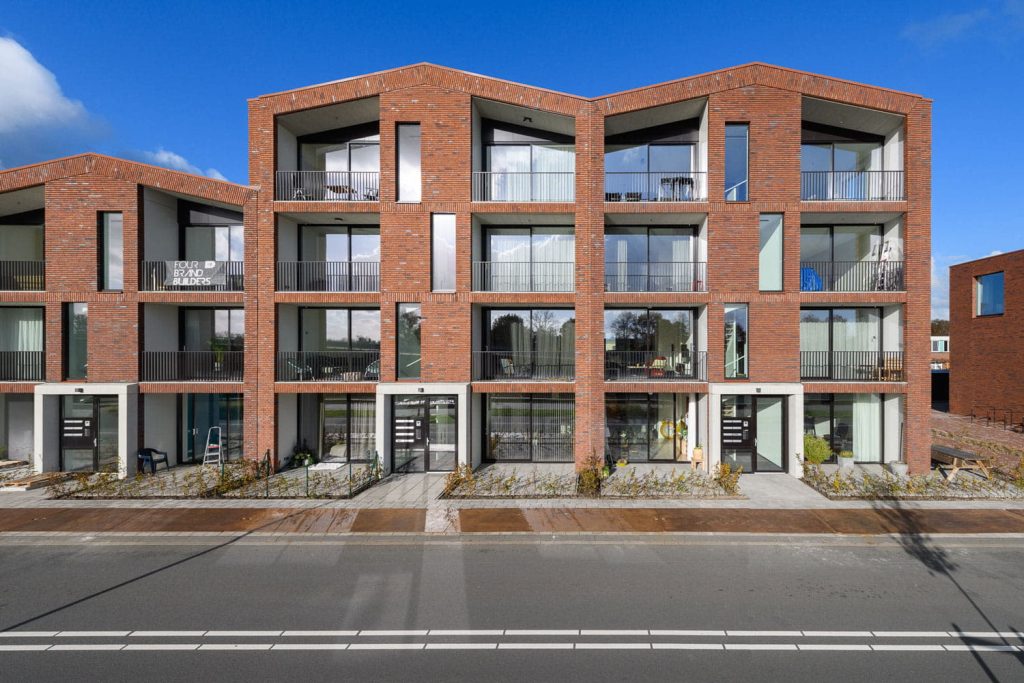 Uitgelicht PakhuisSneek voorkant gevelstenen aberson