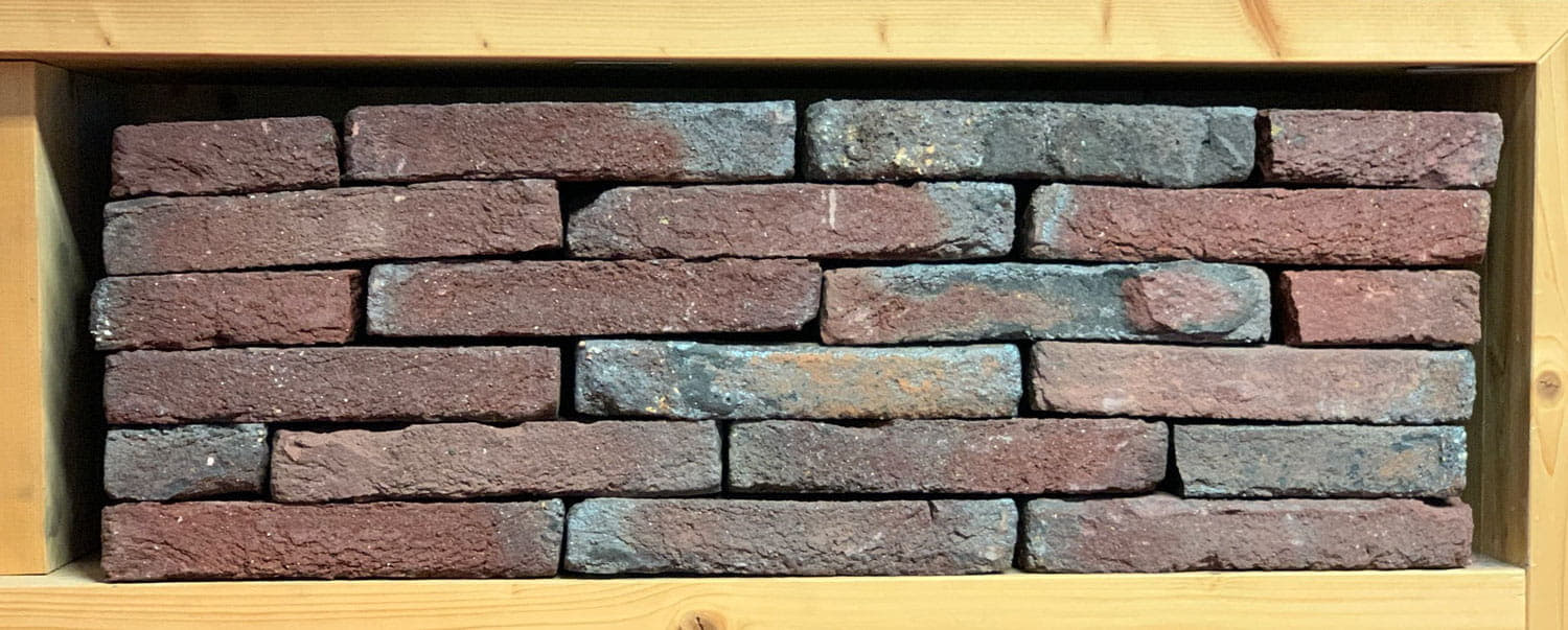 Kast met bakstenen