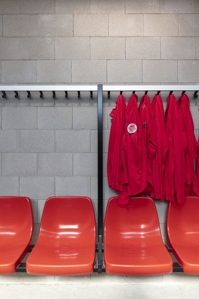 sv de meer rode stoelen