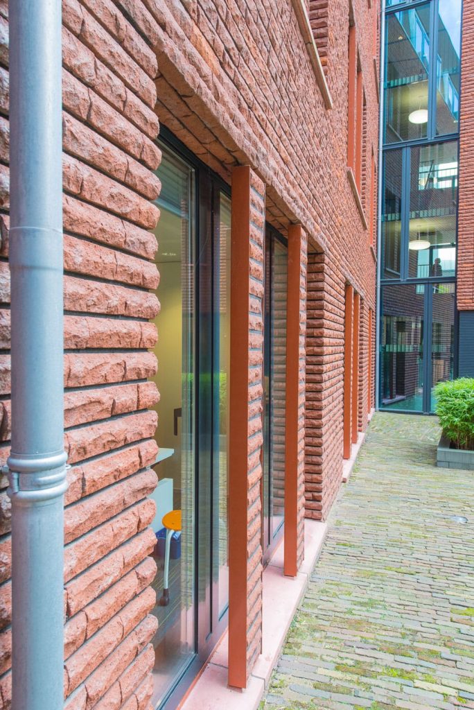 Gebroken gevelstenen haarlem Aberson zijkant