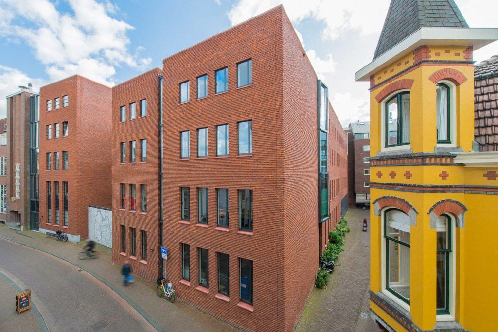 Gebroken gevelstenen haarlem Aberson zijlstraat