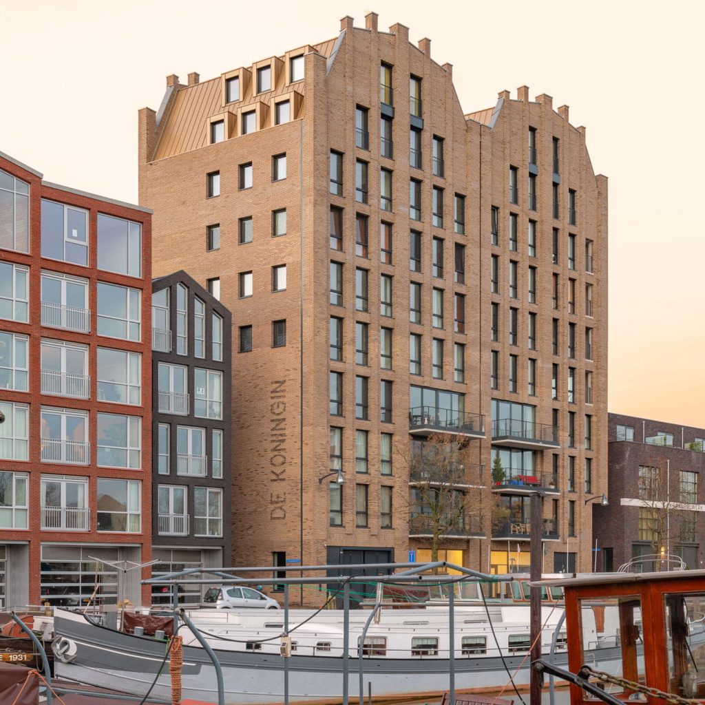 Kraanbolwerk Zwolle Gevelstenen Aberson koningin