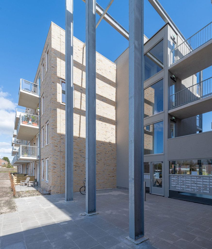 Troelstralaan Assen gevelstenen Aberson ingang