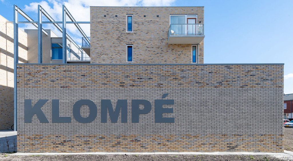 Troelstralaan Assen gevelstenen Aberson tekst in gevel