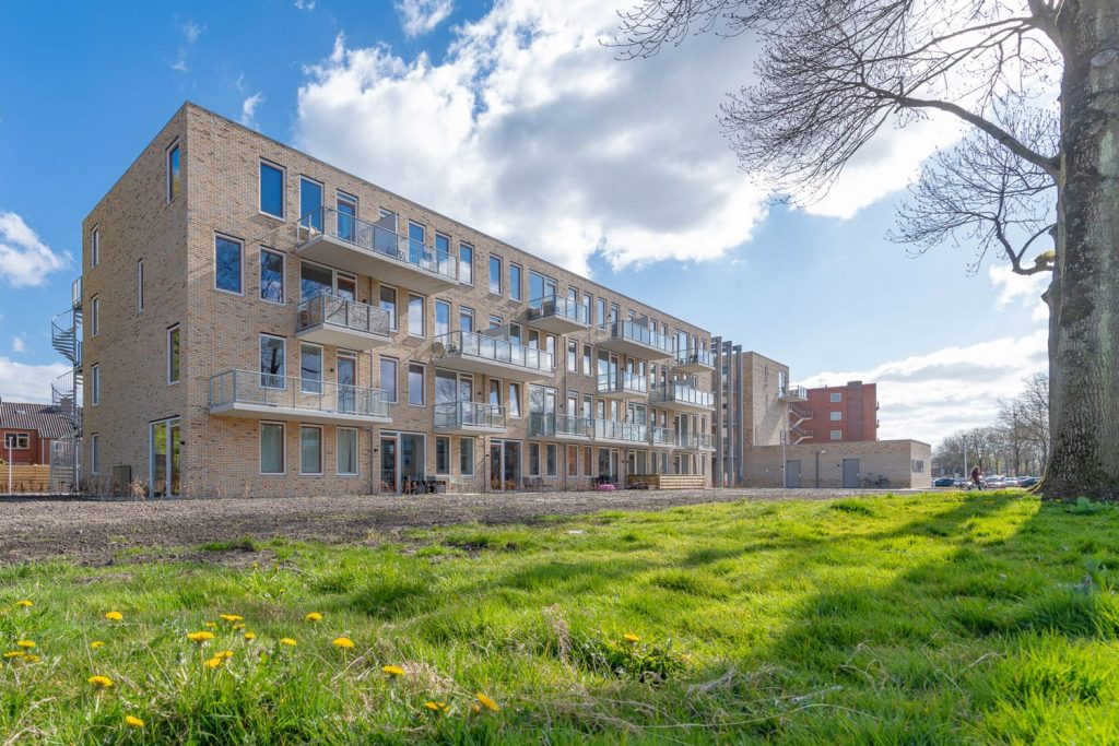 Troelstralaan Assen gevelstenen Aberson totaal voorkant