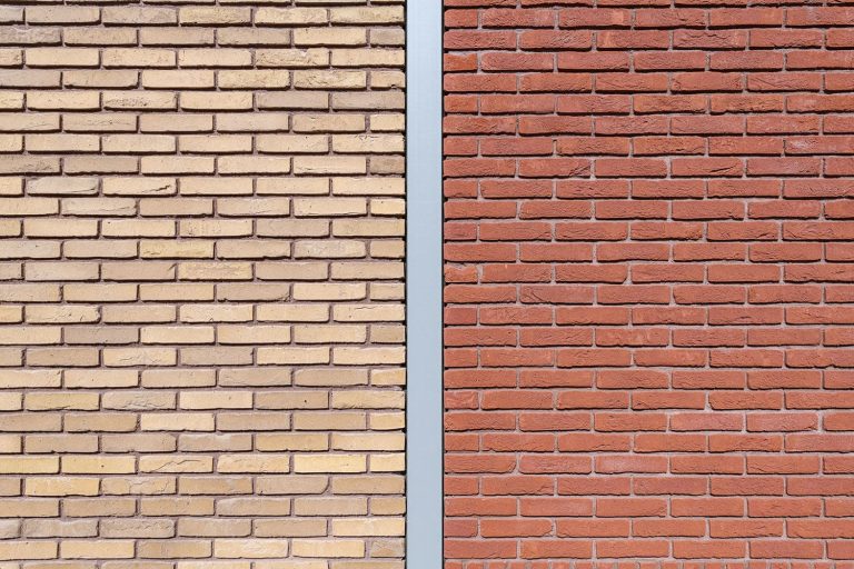 Dukdalf harlingen Aberson gevelstenen detail metselwerk licht en oranje