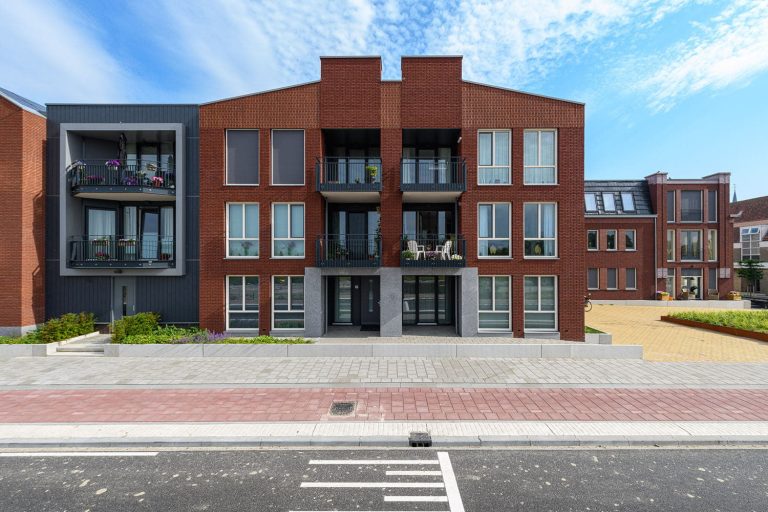 Dukdalf harlingen Aberson gevelstenen hoekpand twee schoorstenen