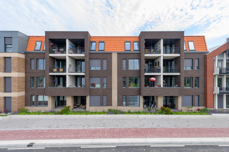 Dukdalf harlingen Aberson gevelstenen pand met balkons