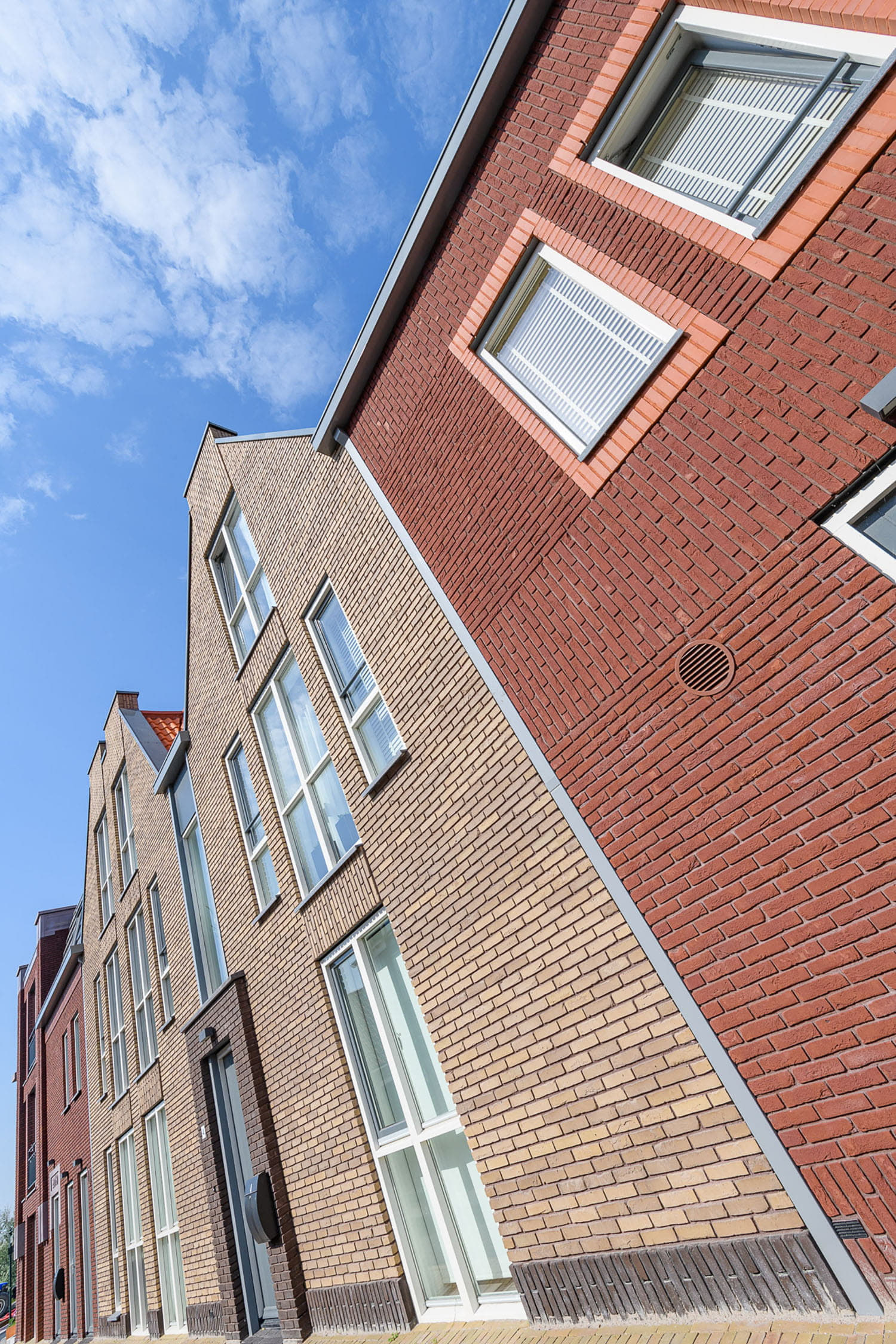 Dukdalf harlingen Aberson gevelstenen rood en licht pand