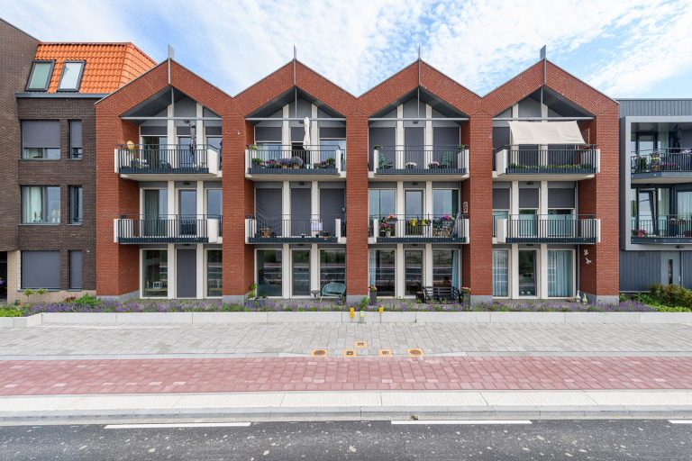 Dukdalf harlingen Aberson gevelstenen vier woningen met kaders