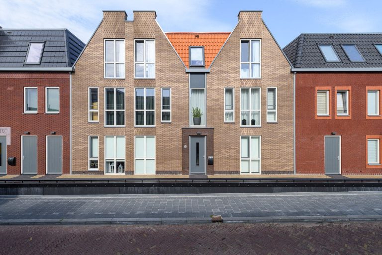Dukdalf harlingen Aberson gevelstenen vooraanzicht