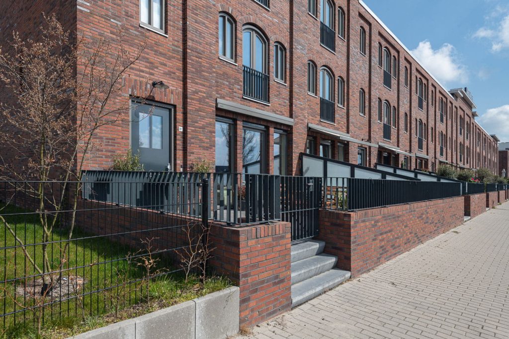 Kadekwartier Leeuwarden gevelstenen aberson links schuin van voren