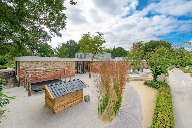 Stroomdal-Zuidlaren-Aberson-steenstrips-hoog-zicht-vanaf-plein