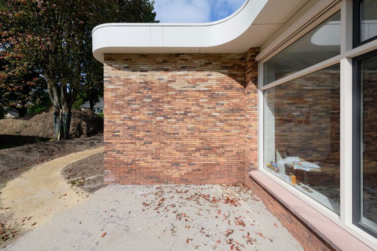 Stroomdal-Zuidlaren-Aberson-steenstrips-raam-en-hoek