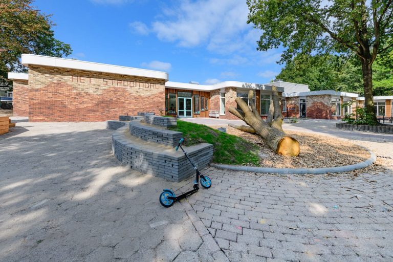 Stroomdal-Zuidlaren-Aberson-steenstrips-vanaf-plein