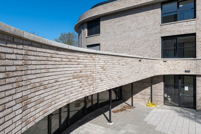 Gevelstenen-Aberson-Wildhoef-Bloemendaal-dakrand-bocht