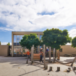 Smalle baksteen speelplein renovatie basisschool Putten - Rob Moritz - 19 het atelier architecten