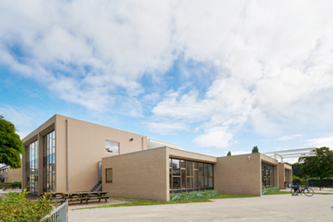 Smalle baksteen gebouw renovatie basisschool Putten - Rob Moritz - 19 het atelier architecten