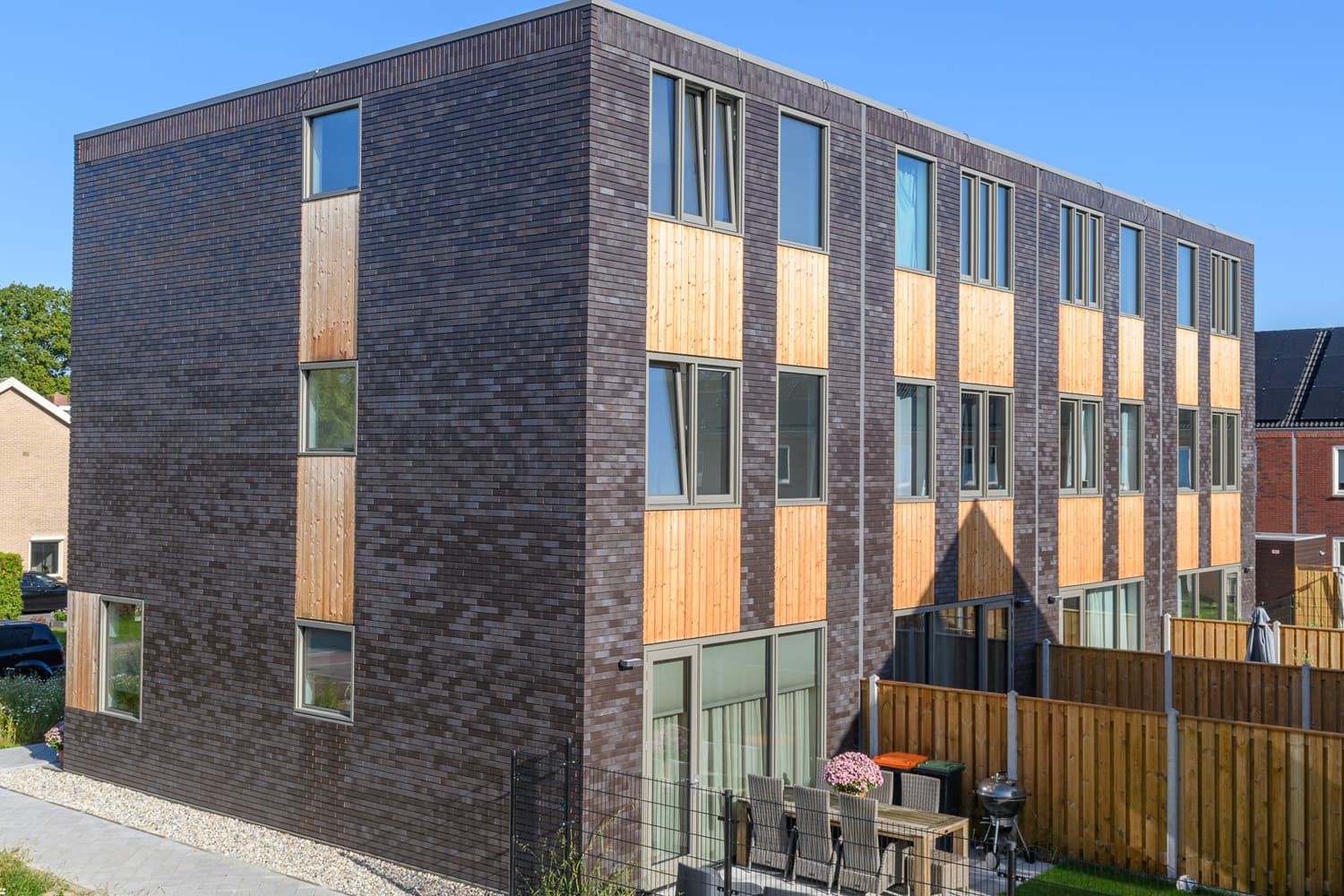 Foto’s: Sustainer Homes in Hengelo. Het eerste project in Nederland, volledig vervaardigd met het circulaire A-Brick gevelsysteem