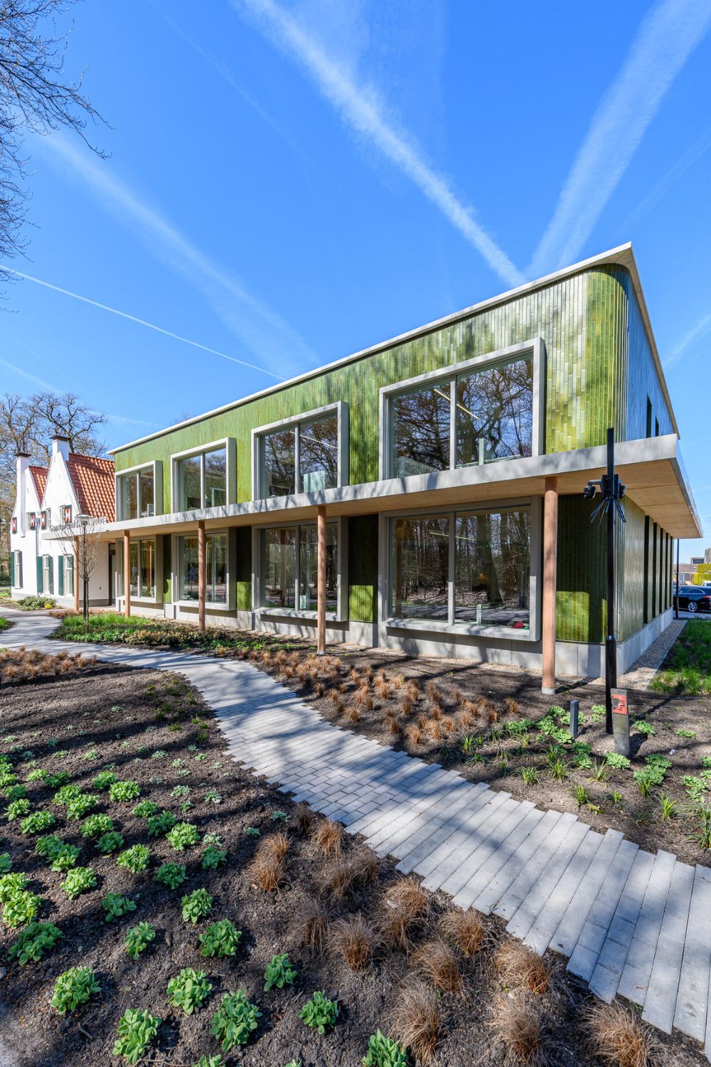 Gemeentehuis Renswoude - circulair A-Brick gevelsysteem - Waste glaze - nieuwe aanbouw - groene voorruimte - Aberson