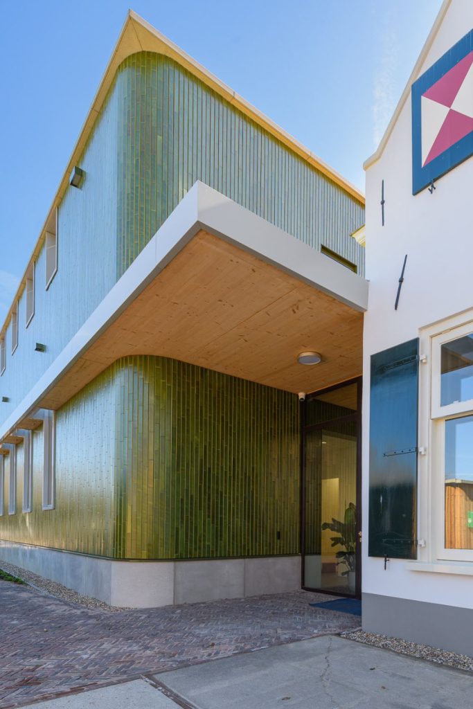 Gemeentehuis Renswoude circulair A Brick gevelsysteem Waste glaze nieuwe aanbouw middenas monument en aanbouw Aberson