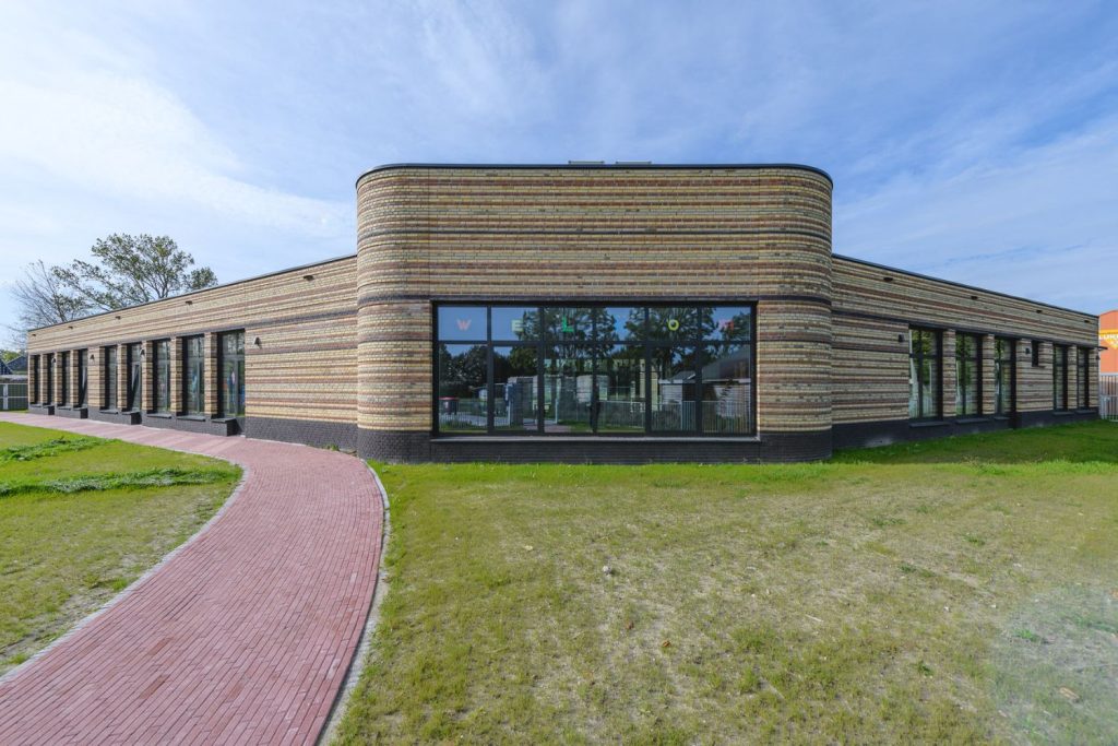 Ontmoetingsschool de Oanrin achterzijde - Arum - gevelontwerp - Aberson