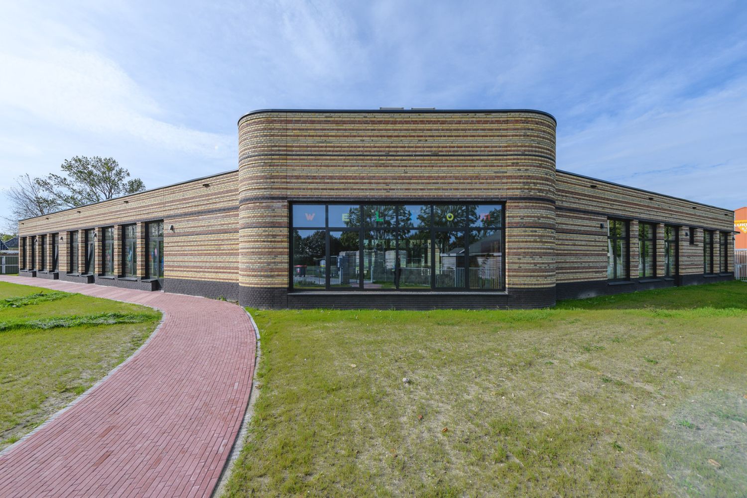 Ontmoetingsschool de Oanrin achterzijde - Arum - gevelontwerp - Aberson