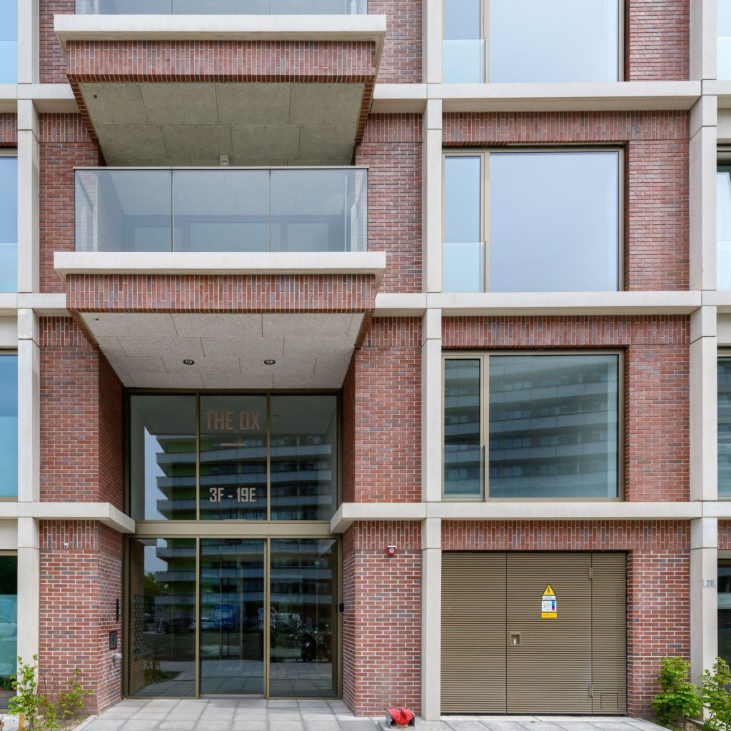 The Ox Amsterdam entree gevelstenen Aberson