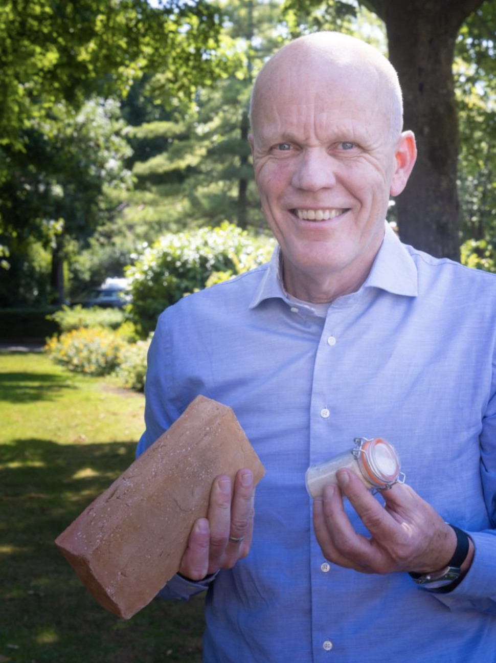 Handen ineen voor duurzame gevelstenen Kringloopsteen Janssen de Jong Wienerberger Aberson