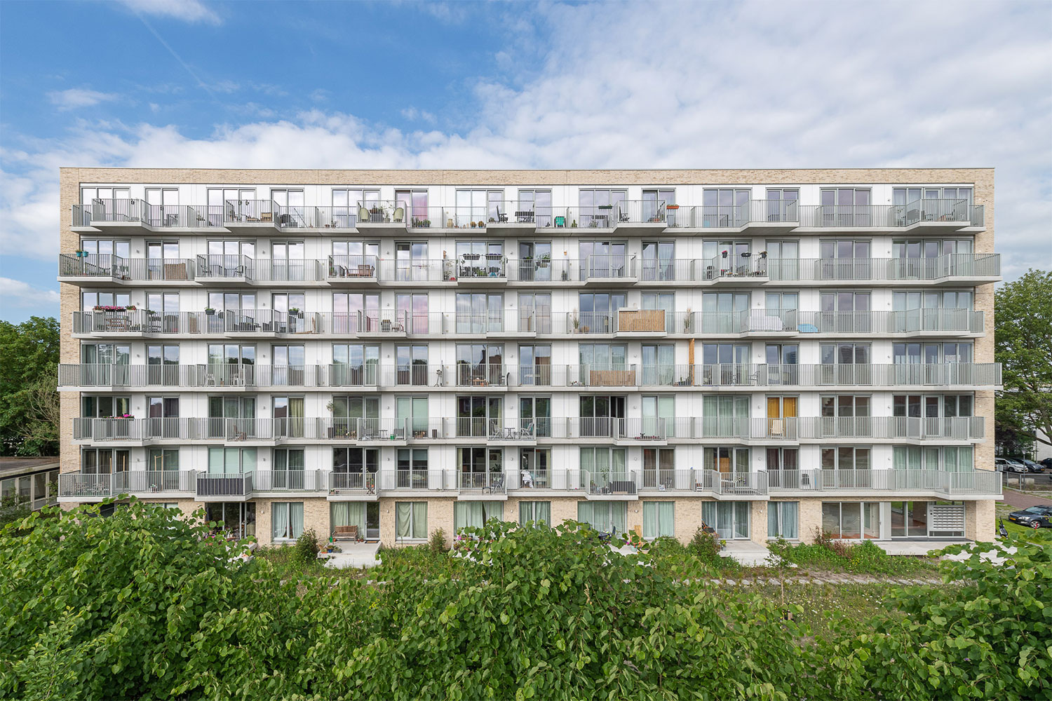 Van-Houtenlaan -Groningen - appartementencomplex - gevelstenen - vooraanzicht