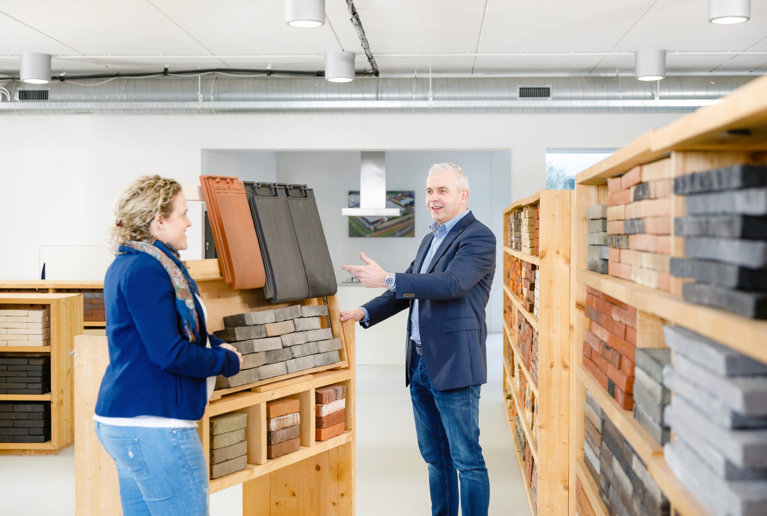 Lennie en Fred in showroom Aberson
